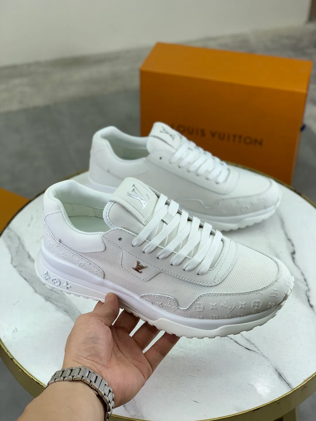 Men's men's shoes P680 new style 💶[LOUIS VUITTON] (original order) new style 🍀LV Louis Vuitton * - top version of LV classic trendy shoes! Use imported original cowhide and water-dyed cowhide lining. The latest original wear-resistant TPU combination outsole! High quality products! Multiple colors available, code number: 38-44 (45 46 customized)